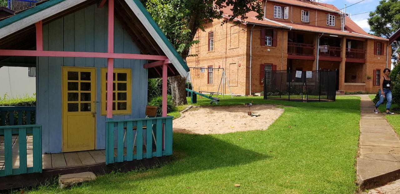 Lovasoa 4C Hotel Antsirabe Bagian luar foto
