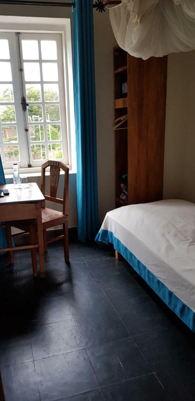 Lovasoa 4C Hotel Antsirabe Bagian luar foto