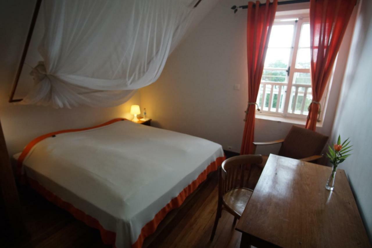 Lovasoa 4C Hotel Antsirabe Bagian luar foto